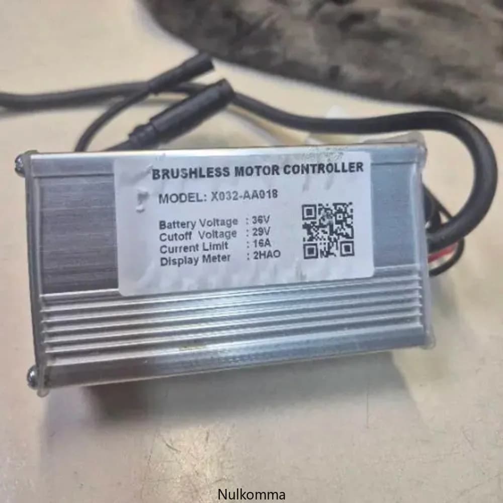 Kefe nélküli motorvezérlő X032-AA018, 36 V 16 A (2HAO)