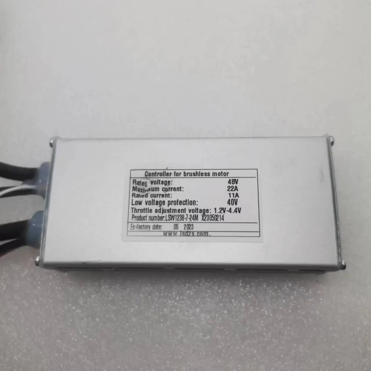 Kefe nélküli motorvezérlő LSW1238-7-24M, 48 V 22 A, vízálló csatlakozóval