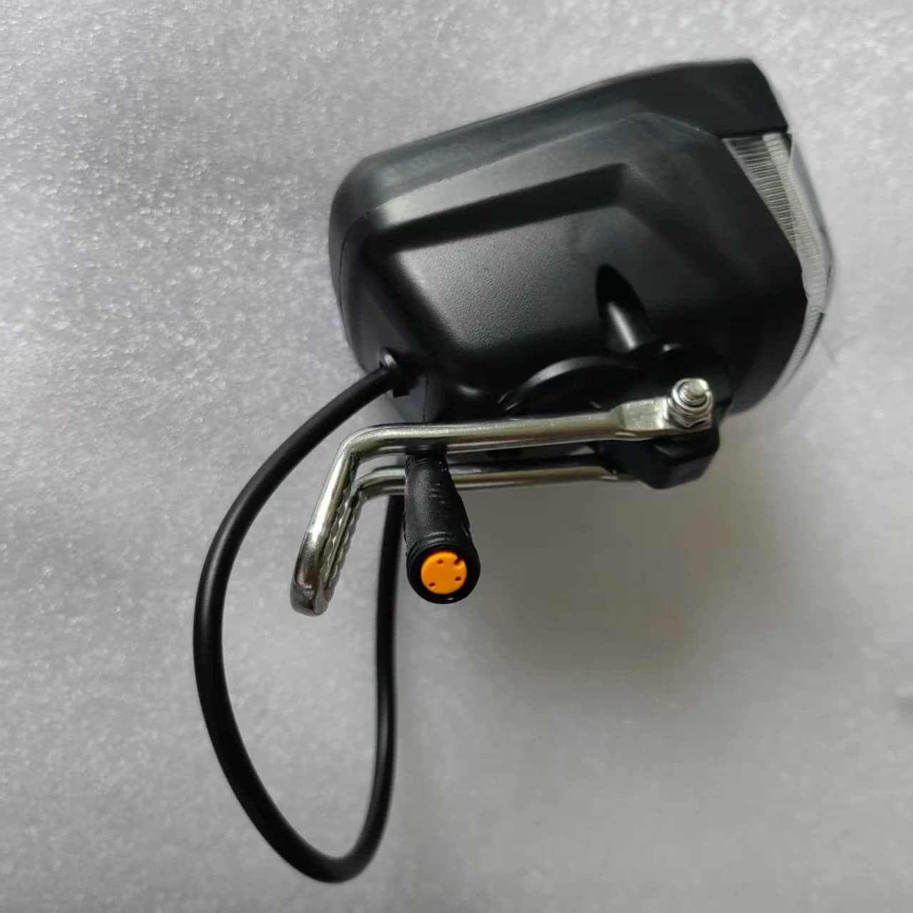 LED első lámpa e-bike-hoz, 36/48 V, 3 tűs anya, IPX6 – 3pin female